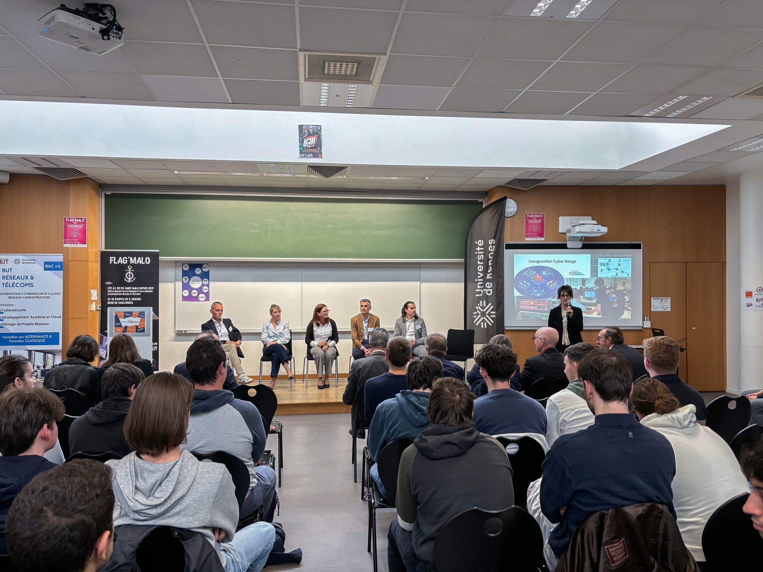 Table ronde lors de l'inauguration