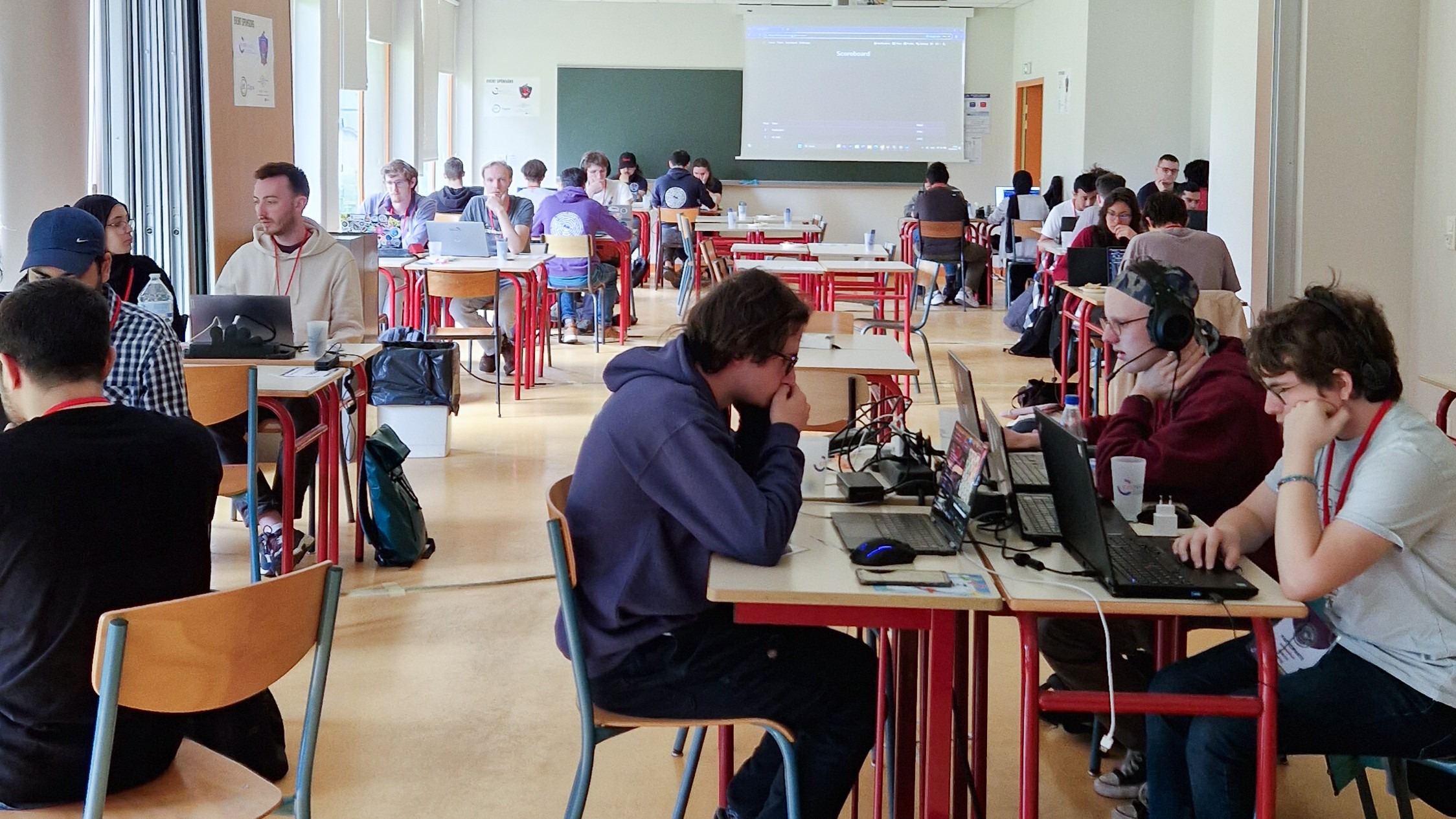 La salle de la compétition avec tous les participants