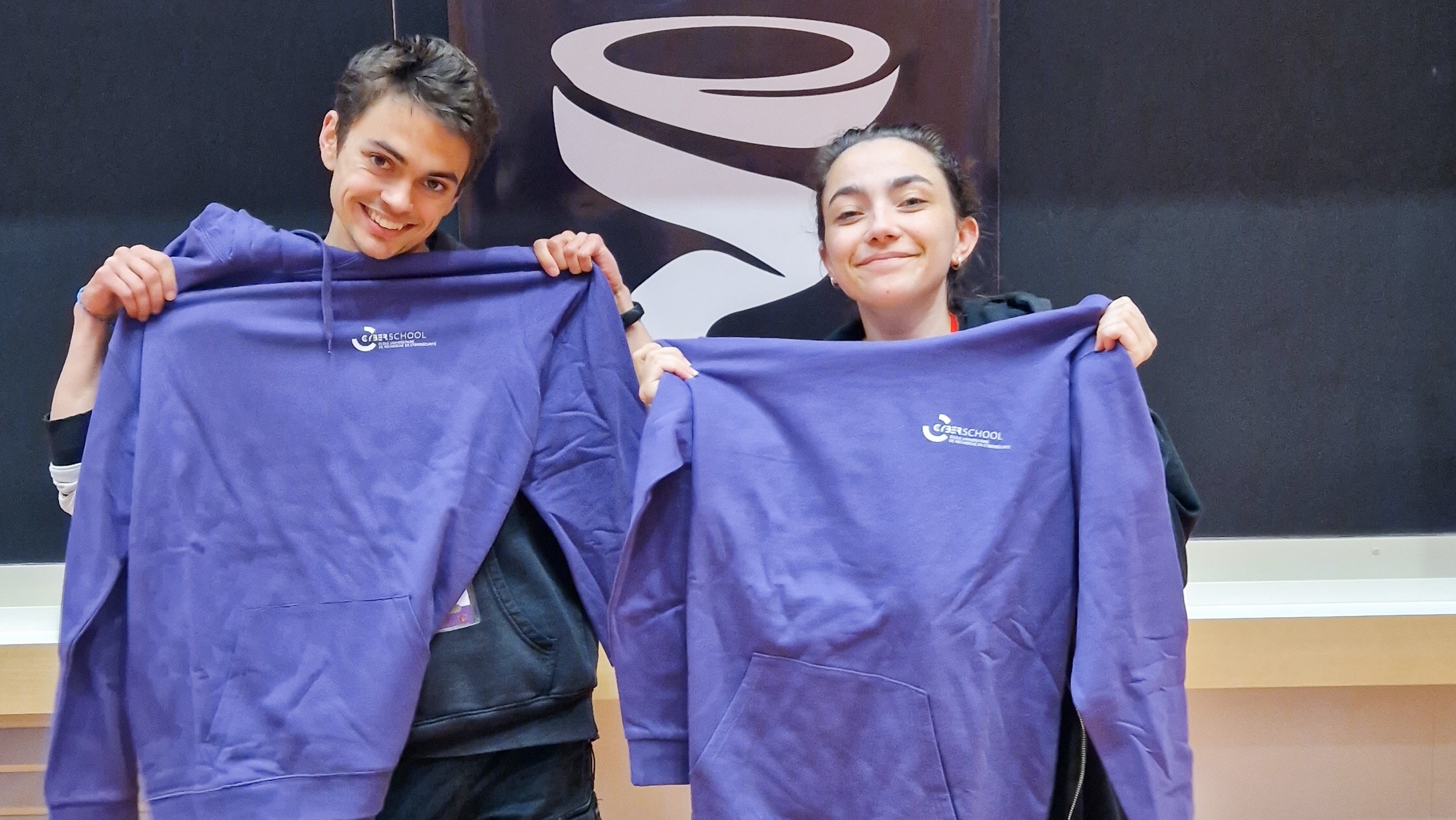 2 étudiants avec des lots de confort