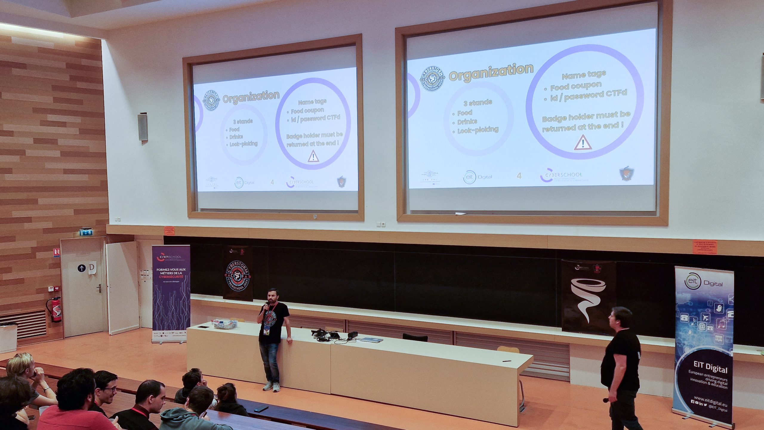 Présentation du CTF dans l'amphithéâtre