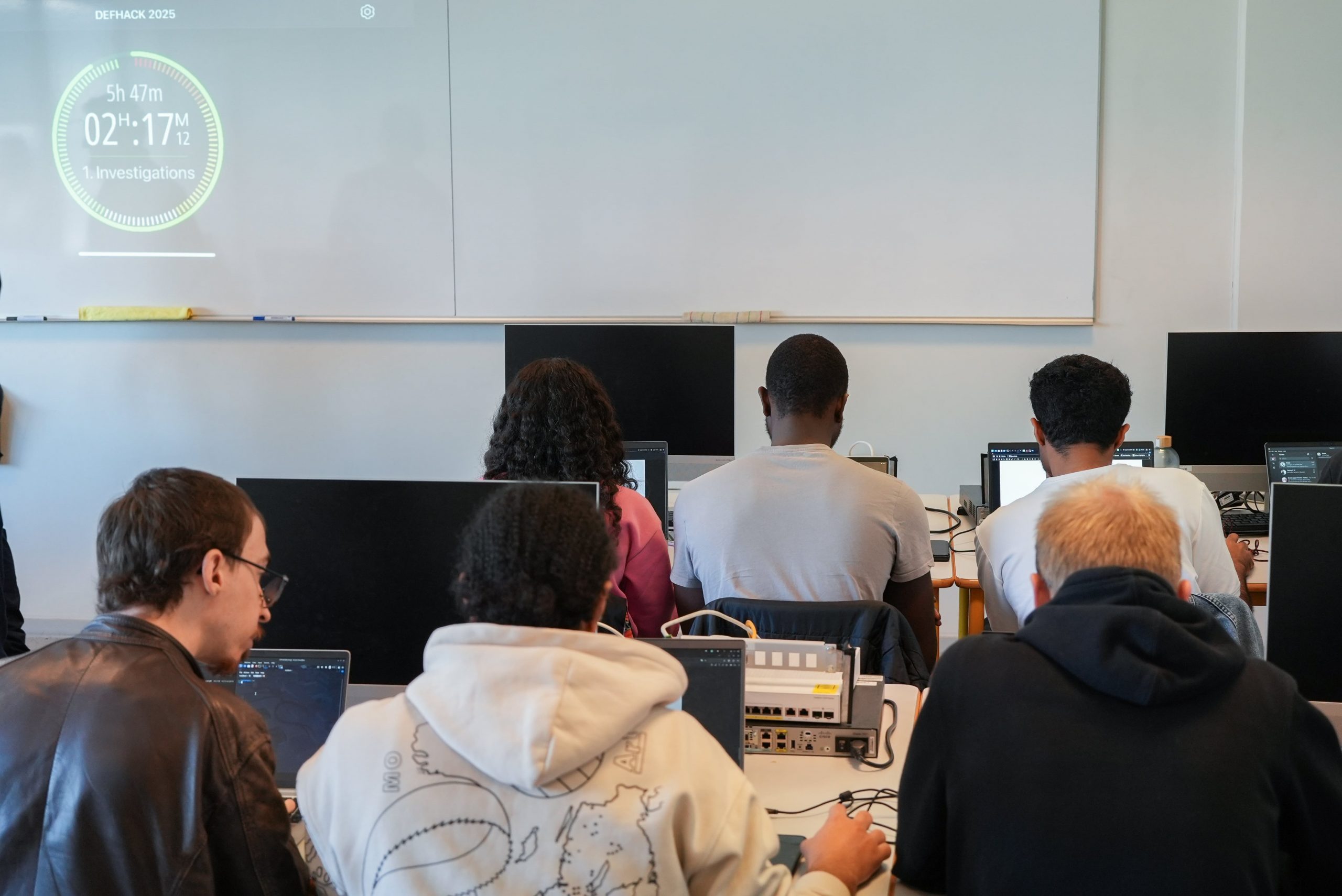 Des étudiants lors du Defhack
