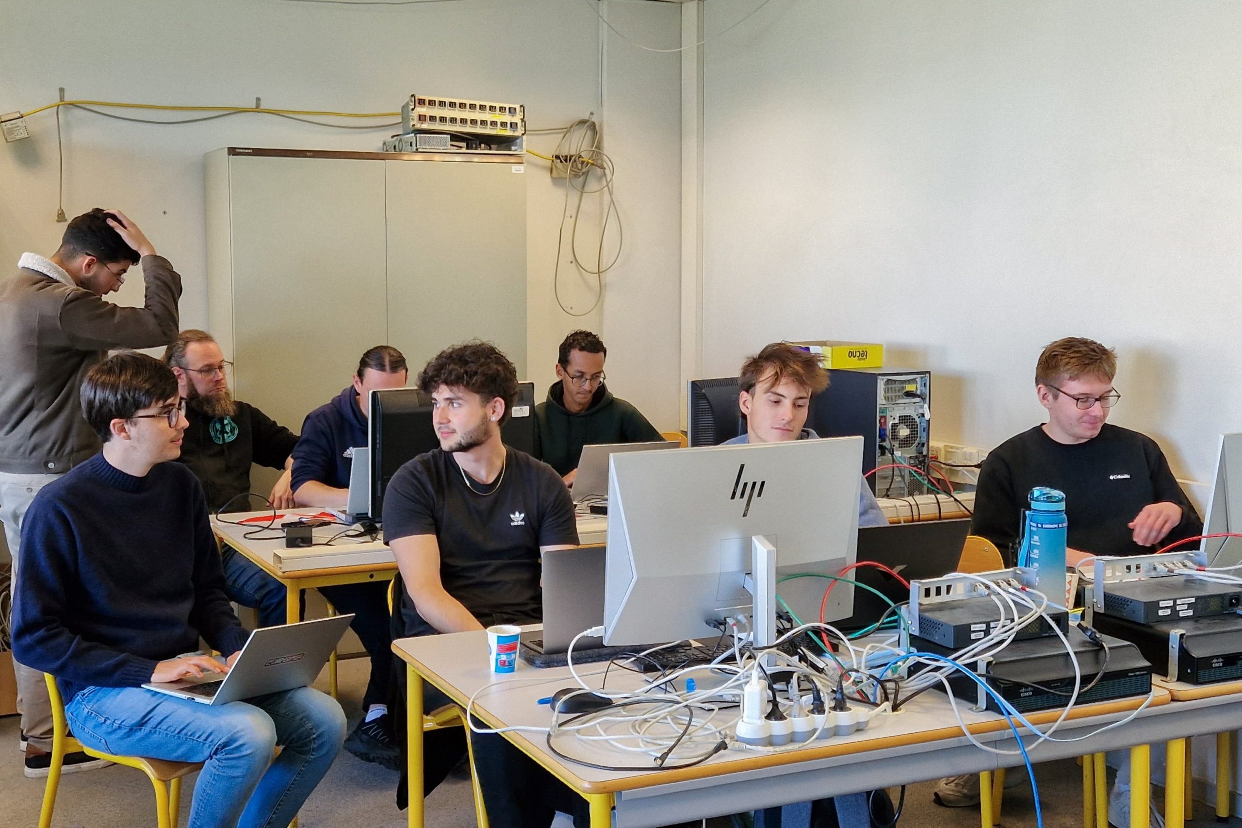 Des étudiants lors du Defhack