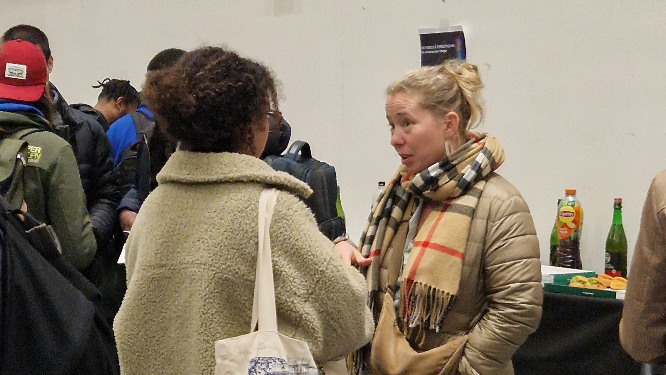 Echange lors du cocktail